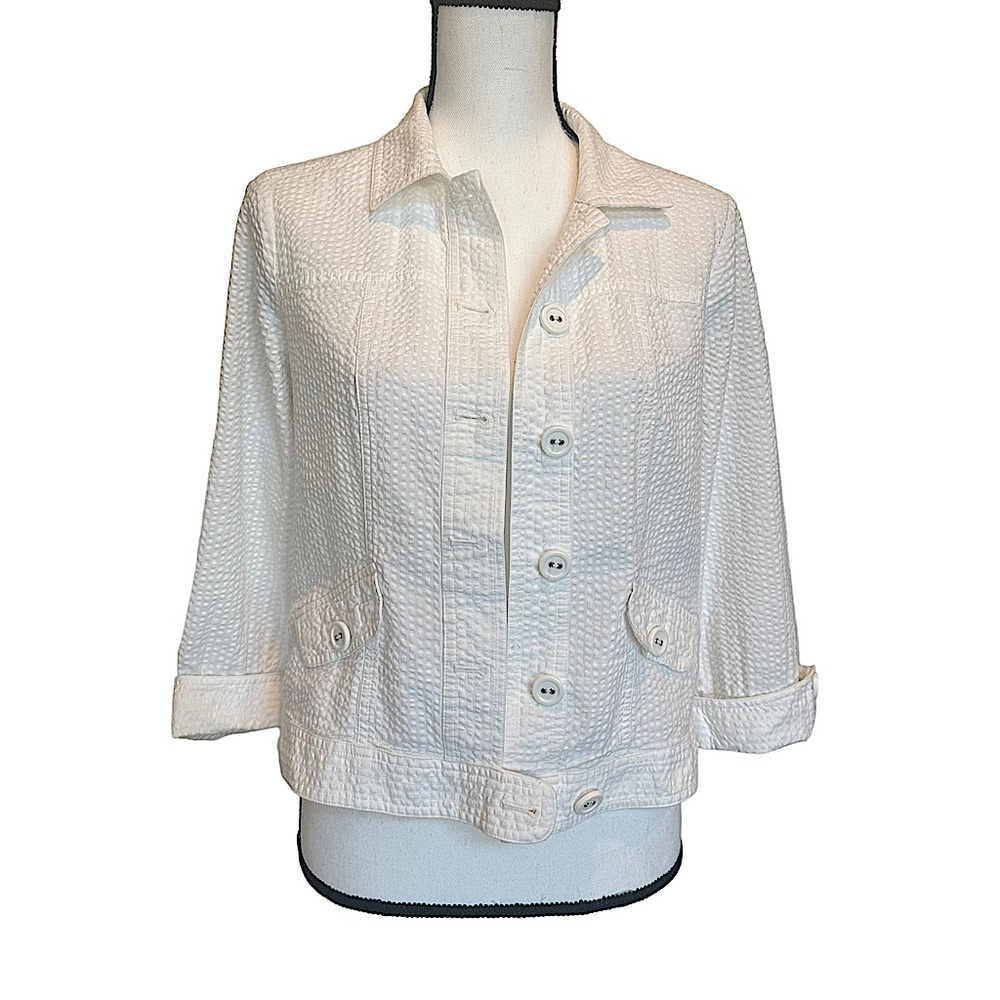 Women’s Christoper & Banks White Seersucker
3/4 Sleeve Jacket Size Small